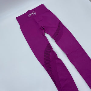 Seamless hollow cut leggings in violet