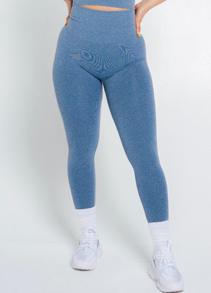 SCRUNCH LEGGINGS IN BLUE.